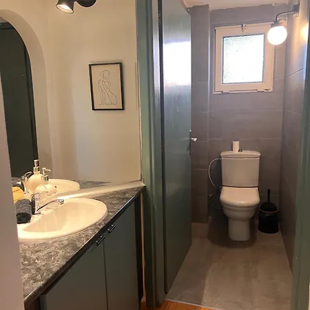 3 Bedroom Flat Next To 5 Star