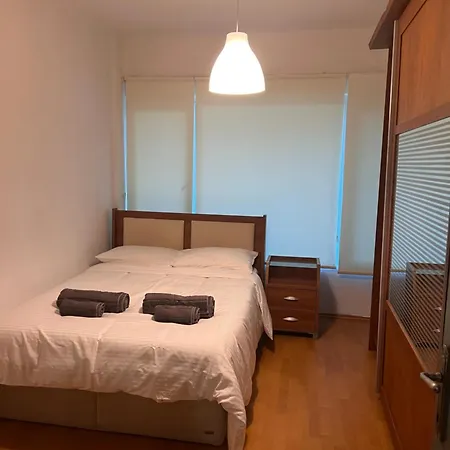 3 Bedroom Flat Next To 5 Star