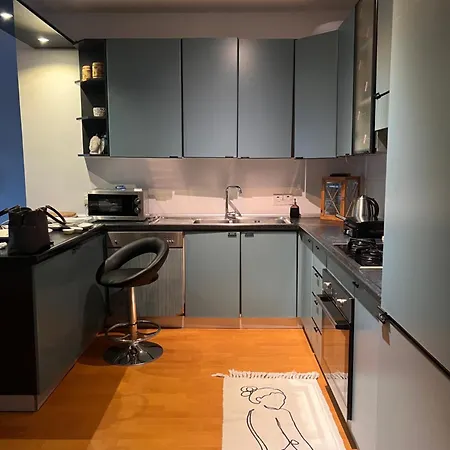 Apartment 3 Bedroom Flat Next To 5 Star *